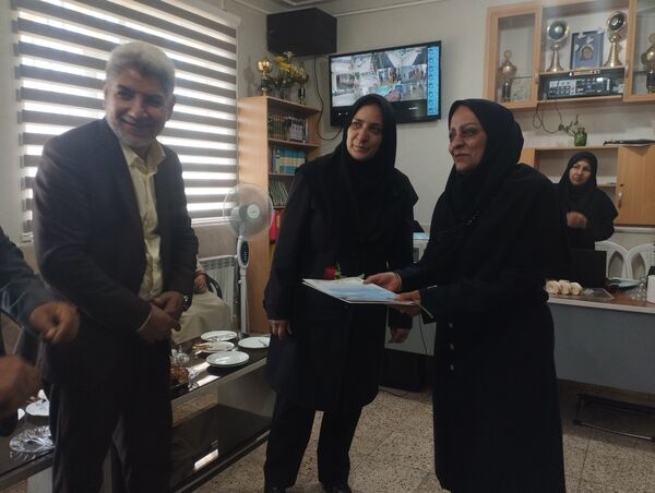  تقدیر از معلمان نمونه دبیرستان هاجر بیرجند