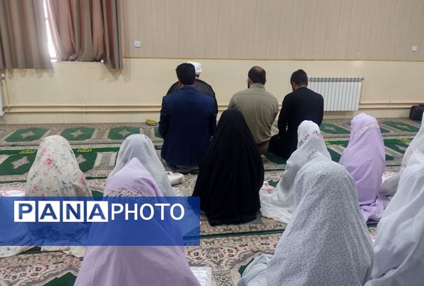 نماز جماعت ظهر و عصر به امامت امام جمعه حاجی‌‌آباد