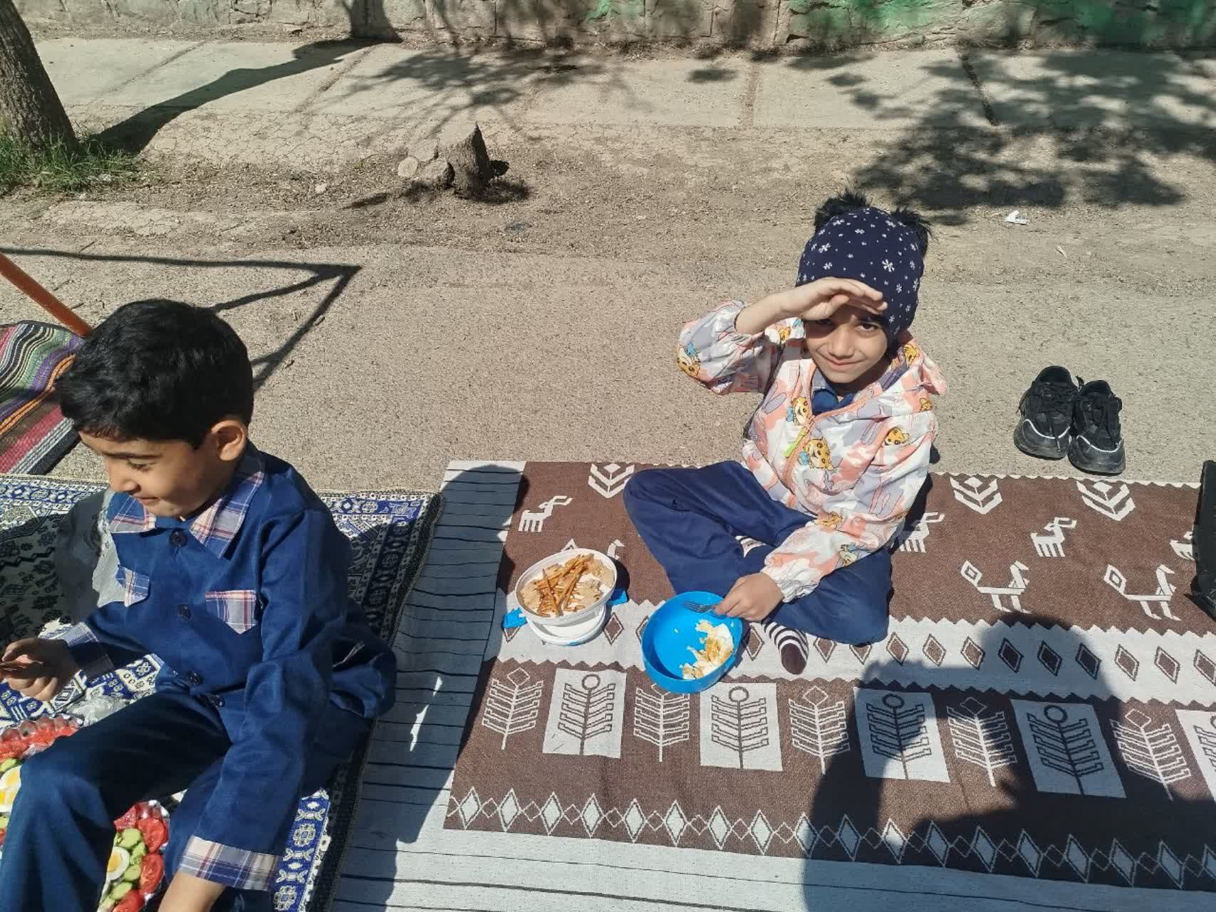 صبحانه سلامت در مدرسه پسرانه مبین شیروان