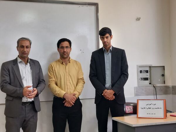 دوره آموزشی بهداشتی ویژه روز جهانی هاری در دبیرستان رئیس زاده خلیل آباد