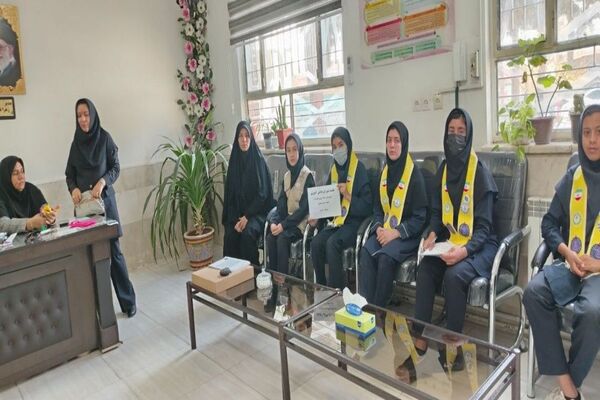 اولین جلسه شورای دانش آموزی در دبیرستان شهید مجید دهنوی  نیشابور