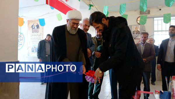 افتتاحیه نمایشگاه مدرسه انقلاب در دبیرستان شهید سلیمانی