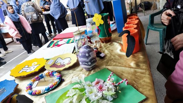 برپایی بازارچه دانش آموزی در دبیرستان پیرایش ۲