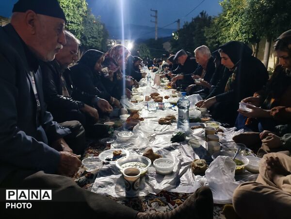 سفره افطاری خیابانی و تجمع منتقمین رهبر شهید در روستای ریحان‌آباد گلوگاه