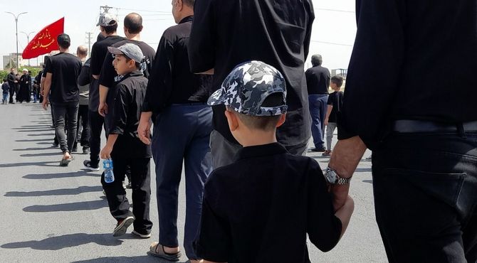 از حسین فهمیده تا شهدای هسته‌ای؛ یاد قهرمانان ایران در راهپیمایی اربعین