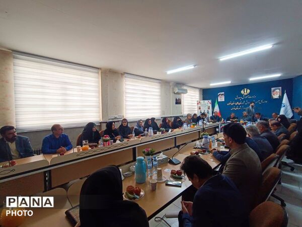تجلیل از معلمان نمونه شهرستان قدس با حضور فرماندار و خانواده معظم شهدا