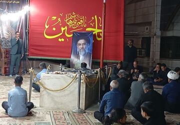 عزای حسینی در جوار شهید گمنام