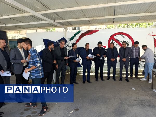 قدردانی از دانش‌آموزان فعال در نمایشگاه نقاشی حماسه حسینی 