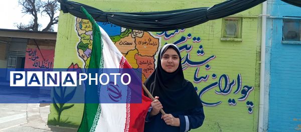  اجرای سرود همگانی (ایرانمون) توسط دانش آموزان مدرسه ناهید نخودی 