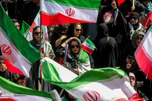 رزمایش دختران «جان‌فدای ایران»