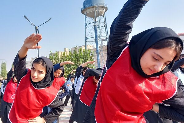 مراسم هفته تربیت‌بدنی در دبیرستان حکمت بهارستان‌۲ 