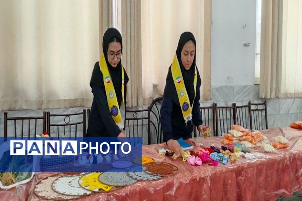برپایی نمایشگاه و بازارچه کارو فناوری در دبیرستان شهید مجید دهنوی نیشابور