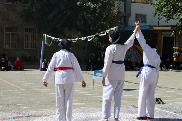 برگزاری جشنواره ورزشی در مدرسه شهید غیوری ناحیه یک شهرری