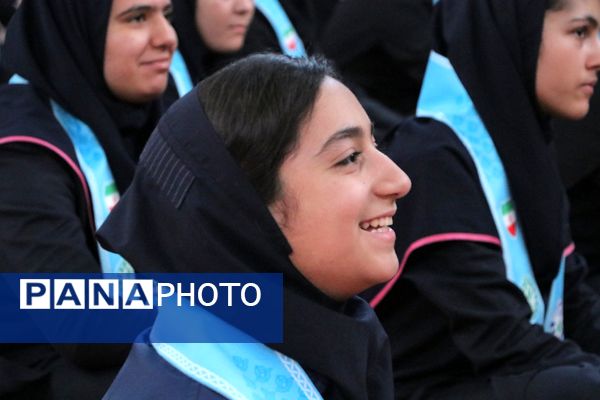 بهارستان دو صحنه همفکری، همدلی و همکاری پیشتازان در همایش یاوران انقلاب