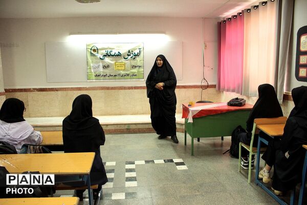 مراسم گرامیداشت هفته نیروی انتظامی در هنرستان شهید سادلجی 