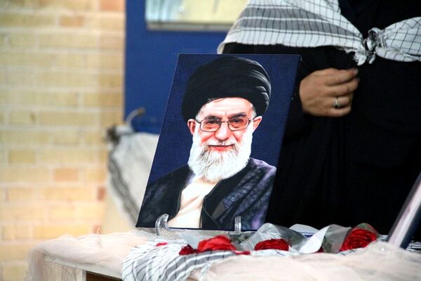 اهدا لوازم تحریر به دانش‌آموزان کم برخوردار در دبستان شهید خبره فرشچی ناحیه یک شهرری