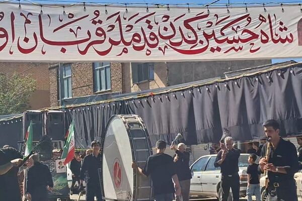 حضور گسترده مردم چهارمحال و بختیاری در مراسم عاشورای حسینی
