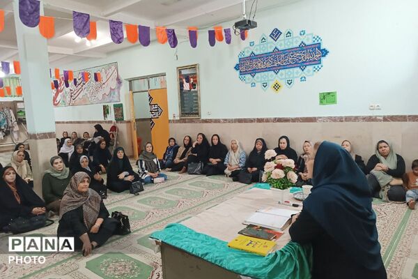 جلسه انجمن اولیا و مربیان وحضور مشاور خانواده با موضوع پیشگیری از اعتیاد 
