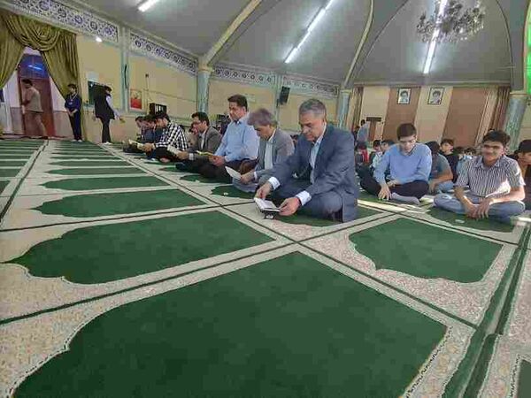  یادواره شهید و تقدیر از معلمان و دانش‌آموزان فعال در دبیرستان سما کاشمر
