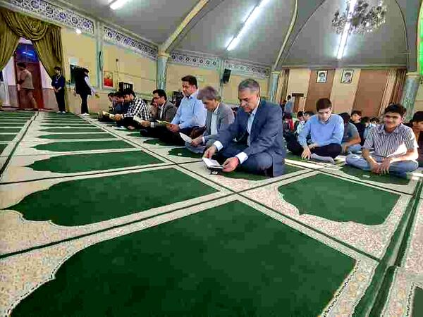  یادواره شهید و تقدیر از معلمان و دانش‌آموزان فعال در دبیرستان سما کاشمر