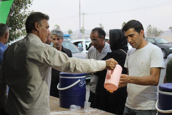 حضور پرانرژی نوجوانان در موکب دانش‌آموزی ملکان