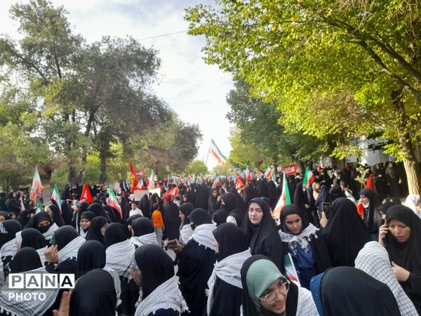 رزمایش «جانفدایان» با شعار «لبیک یا خامنه‌ای» در شهرستان بروجن