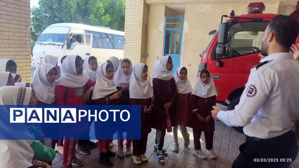 بازدید علمی از ایستگاه آتش‌‌نشانی فین