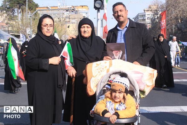بیعت مردم تهران با سومین رهبر انقلاب