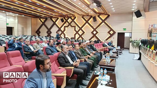  آیین اهدای 7 هزار و 225 بسته لوازم التحریر به یاد شهدای دانش آموز میناب در قم