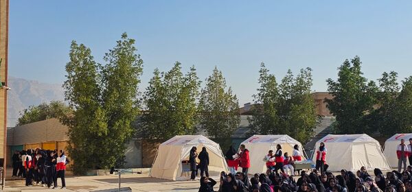 مانور سراسری زلزله در دبیرستان دخترانه نیایش گچساران 