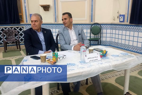 میز خدمت استاندار فارس ویژه جوانان و دانشجویان