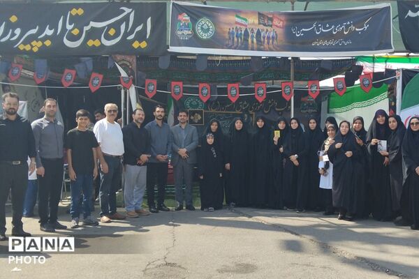 بهارستان دو در مسیر عشق؛ میزبانی فرهنگیان از زائران حسینی در عوارضی پرند