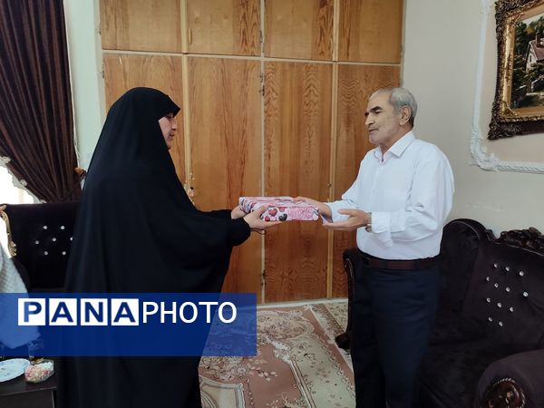 دیدار دانش‌آموزان هنرستان بصیرت با خانواده جانباز قاسم رسائی پور