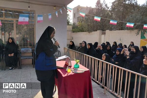 شور و نشاط هفته تربیت بدنی در دبیرستان مهردخت
