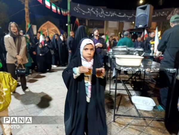 موکب های چایخانه برپا شده در حسینیه امام  خمینی(ره) 