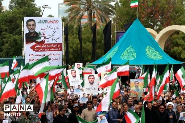 وداع حماسی دریادلان هرمزگان با فرمانده شهید علیرضا تنگسیری در بندرعباس