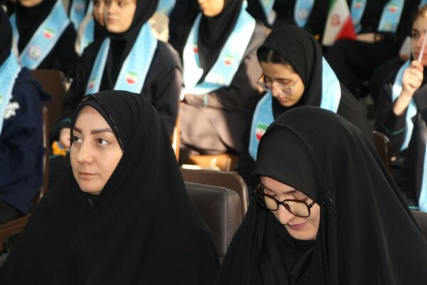 آغاز رسمی جشن‌های دهه فجر در مدارس ناحیه ۴ تبریز