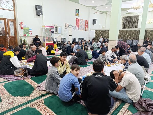 برپایی سفره افطار و برگزاری جلسه قرآن در شب ولادت امام حسن مجتبی (ع)