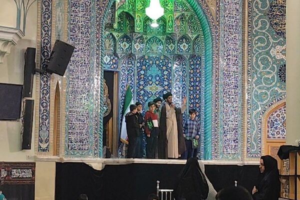 حضور دانش‌آموزان ناحیه دو شهرری در مراسم نوگلان فاطمی