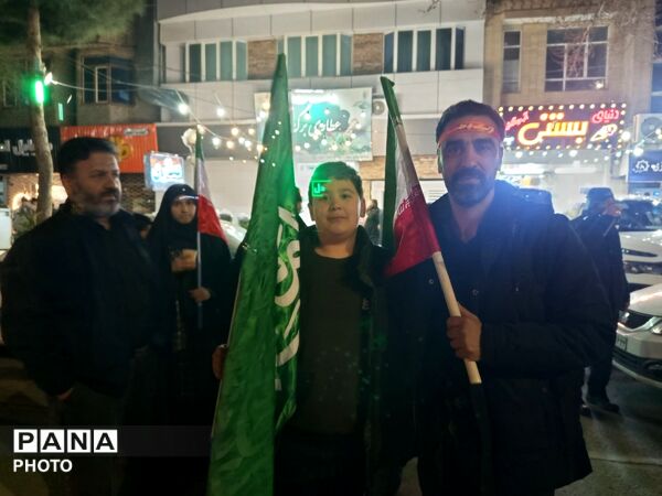 قسم به خون رهبر ایستاده ایم تا آخر
