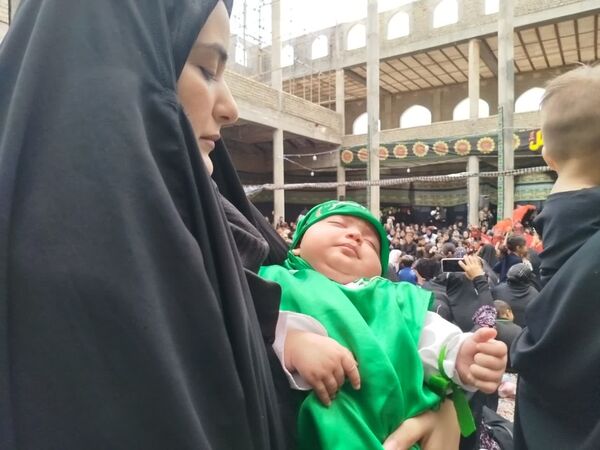 همایش شیرخوارگان حسینی با حضور خیل عظیمی از عزاداران در فاروج 