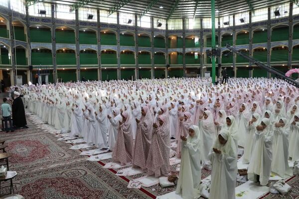 جشن تکلیف ۲۰۰۰نفری دانش‌آموزان دختر شهر یزد 