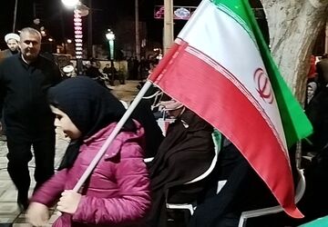 هم‌نوایی مردم هوراند با سرود جمهوری اسلامی در شب ۱۲‌ فروردین
