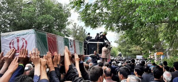 تشییع باشکوه پیکر پاک شهدای گمنام در اصفهان 