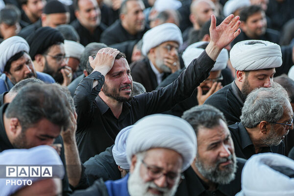 اقامه نماز بر پیکر مطهر رهبر شهید انقلاب در حرم مطهر رضوی-۱
