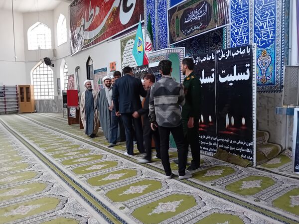 حضور دانش‌آموزان دبیرستان فاطمه الزهرا(س) و کوثر در نماز جمعه
