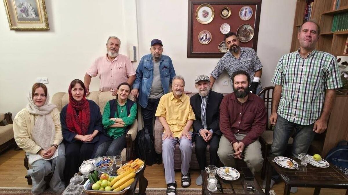 هیات مدیره کانون کارگردانان و مدیرعامل خانه تئاتر به عیادت حسین پرستار رفتند