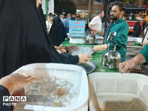  خدمت رسانی چایخانه حضرت زهرا 