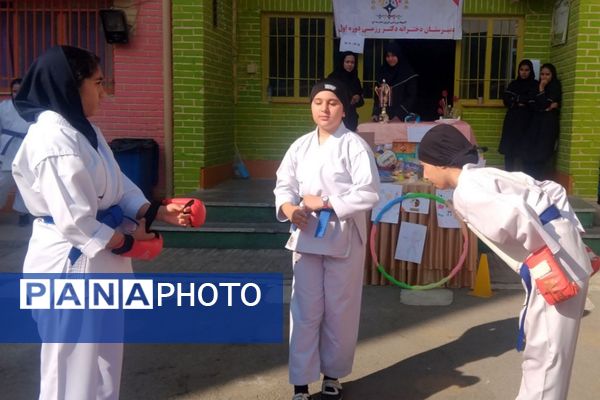 گرامیداشت هفته تربیت بدنی در مدارس دکتر رزمی و شهید مجید مجیدی ناحیه دو شهرری 