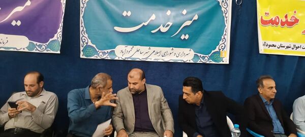 برپایی میز خدمت ادارات در مصلای نماز جمعه شهرستان محمودآباد